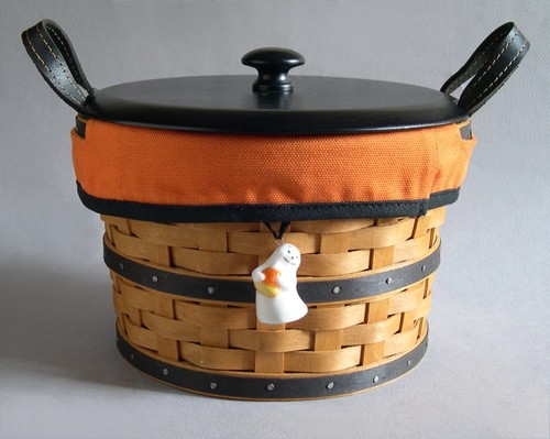 2005 longaberger small bushel - 2005,